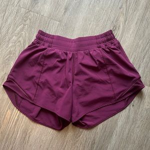 Lululemon Hotty Hot Shorts 4 inch Size 4 Tall